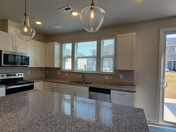 4th image of 122 Gosford Ln