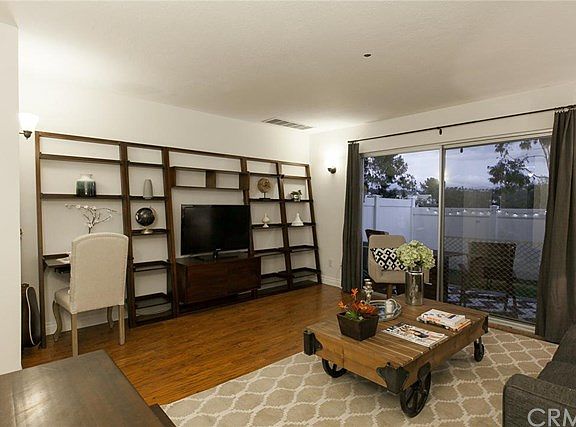 3rd image of 13 Bentwood Ln