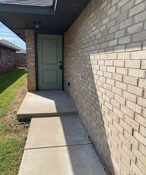 814 Chase Ln — Photo 2