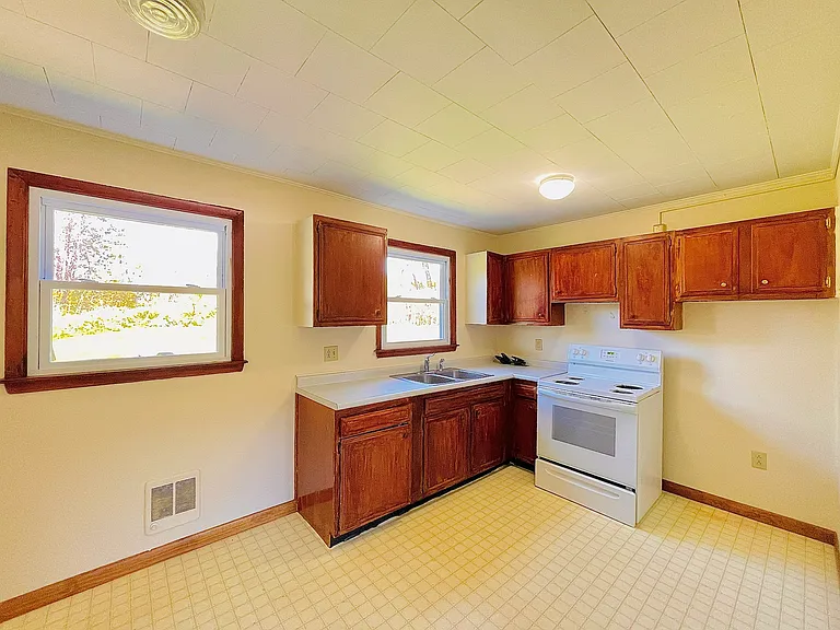 72 Heineberg Dr #100 — Photo 4