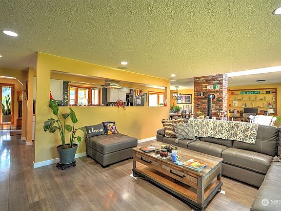 4th image of 7916 56th Drive NE