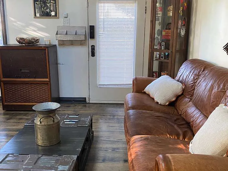 6537 Lexington Ave — Photo 43