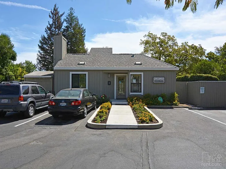 Eastlake Apartments — Photo 87