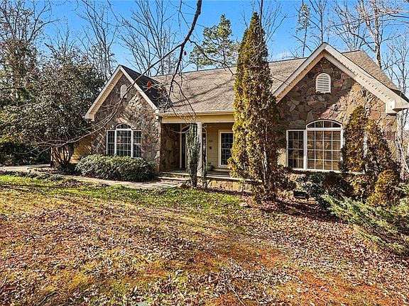 3rd image of 109 Oak Crest Cir