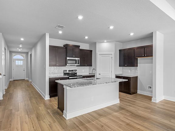 4th image of 419 Winscott Ave