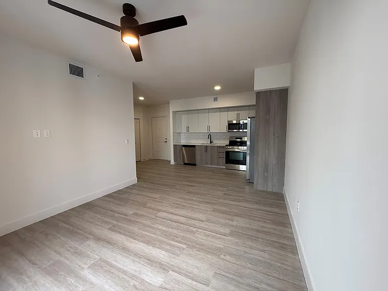 Bay Pointe Apartments — Photo 49