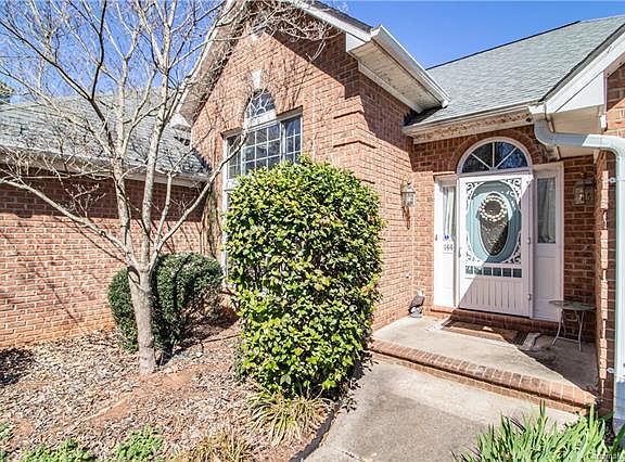 4th image of 144 Hideaway Ln
