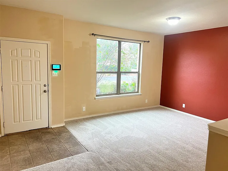 160 Mistletoe Ln — Photo 4