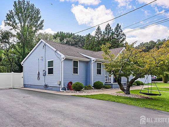 4th image of 6 Soden Ln