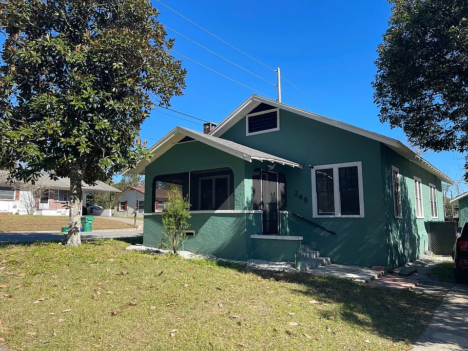 249 N Adelle Ave