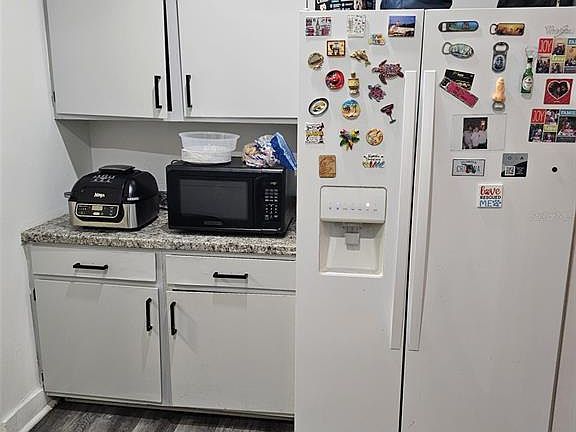 4th image of 635 NE 8TH AVENUE
