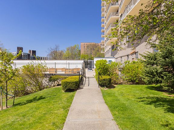 2nd image of 3671 Hudson Manor Ter APT 10L