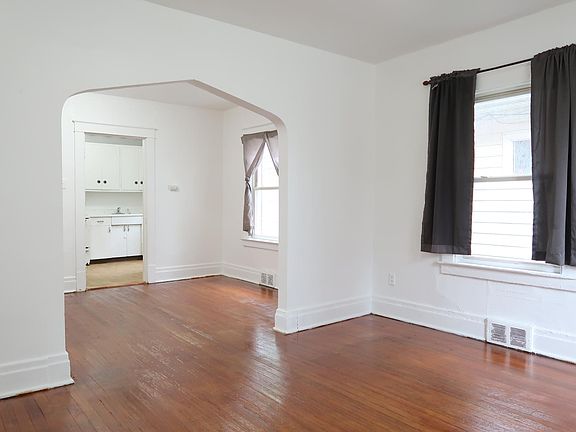 2nd image of 547 23rd St APT 1