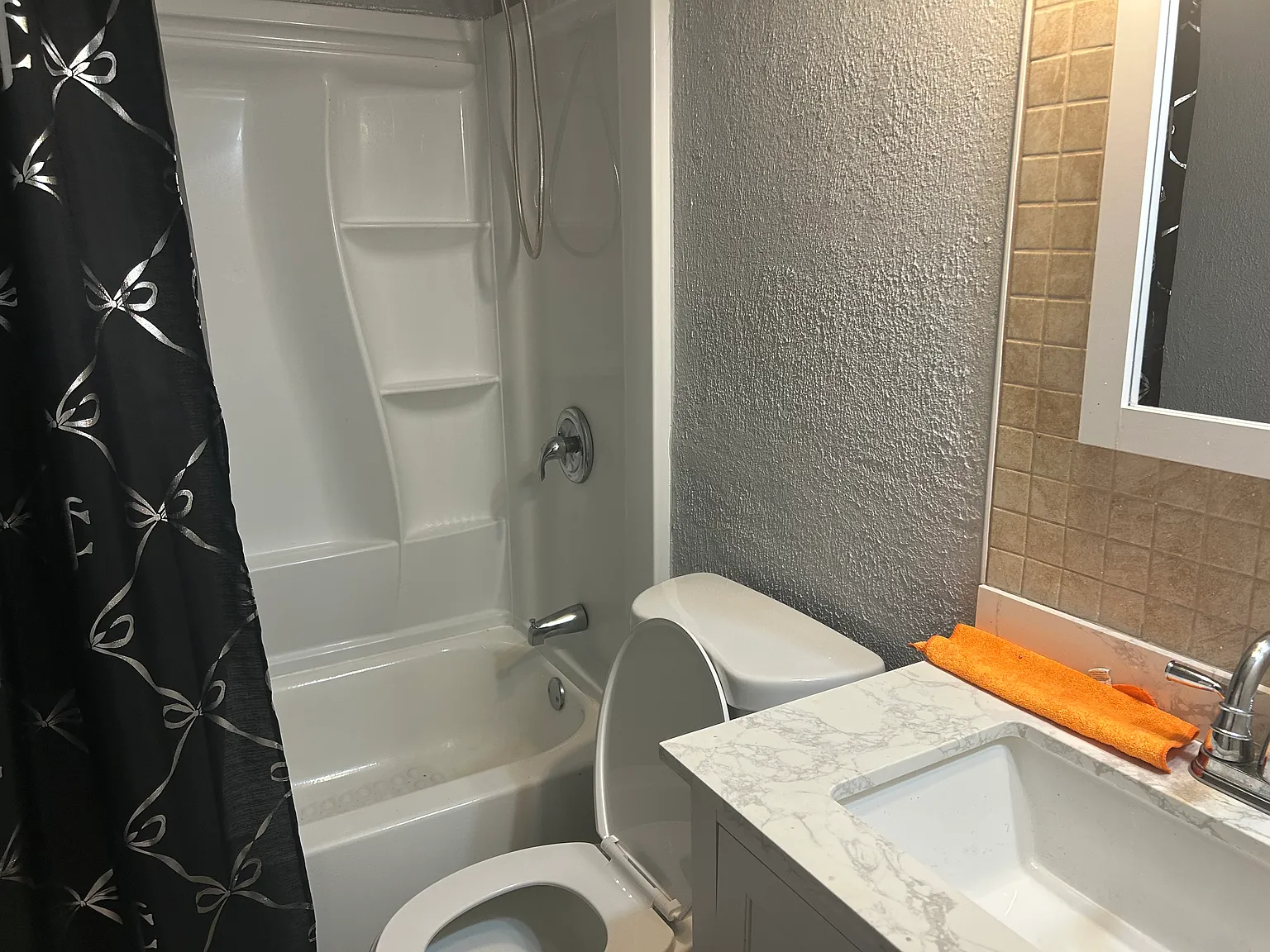 3 bed, 1104 sqft, $1,200 — Photo 2