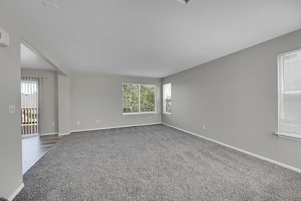 Building Photo - 8431 Meadowcrest Dr