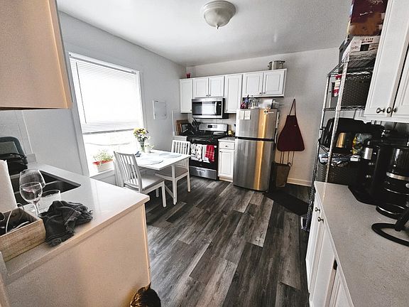 2nd image of 4883.5 N Paulina St #1F