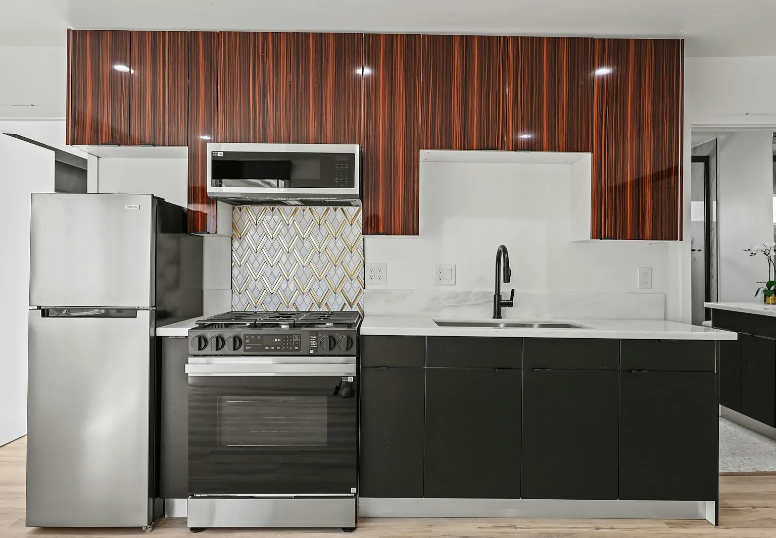 111 Normandie Avenue, Unit 15 — Photo 2