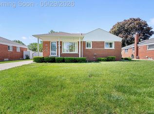 3327 N Lynn Ct, Trenton, MI 48183