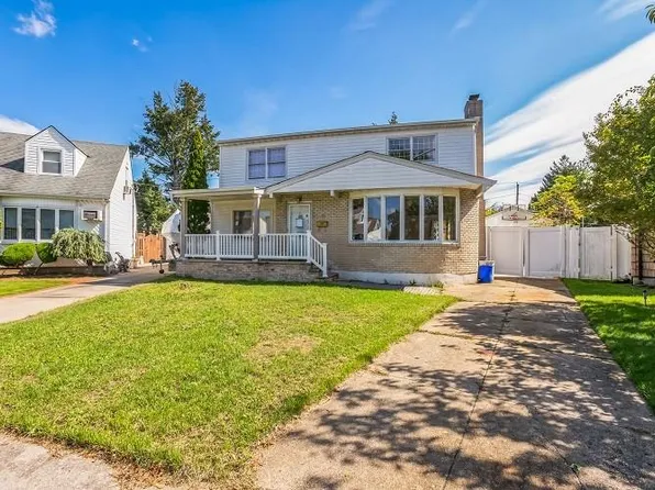 14 Milburn Court, Valley Stream, NY 11580