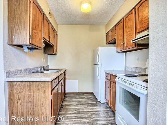 4th image of 305 Pine St APT 4D