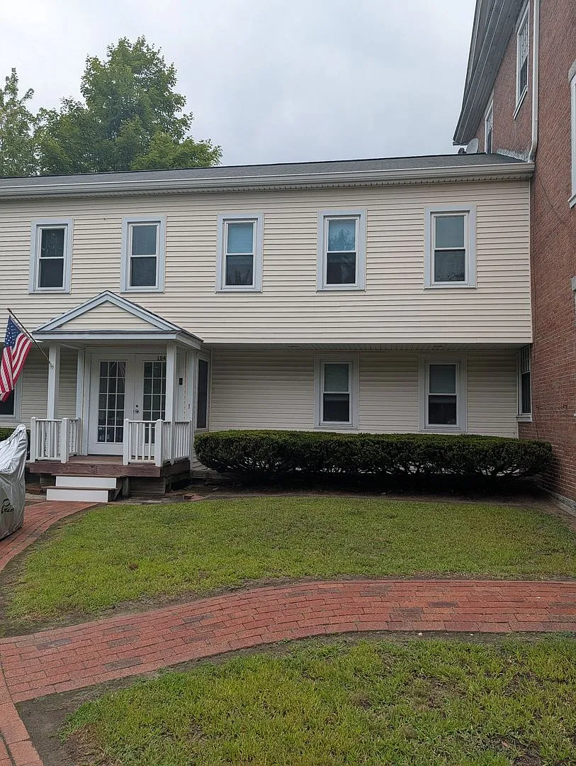 Beautiful & Spacious 3-Bedroom, 1.5-Bath Condo Available October 1st! — Photo 1