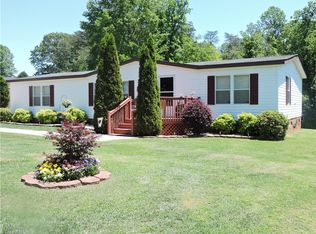 213 Cp Riddle Trl, Mount Airy, NC 27030