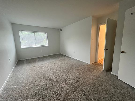 5th image of 5113 Crossfield Ct APT 15