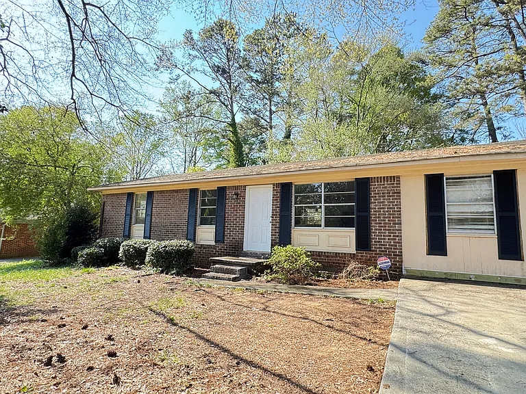 723 Sheffield Rd — Photo 1