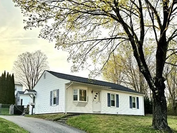 25 Budd Dr, Dudley, MA 01571