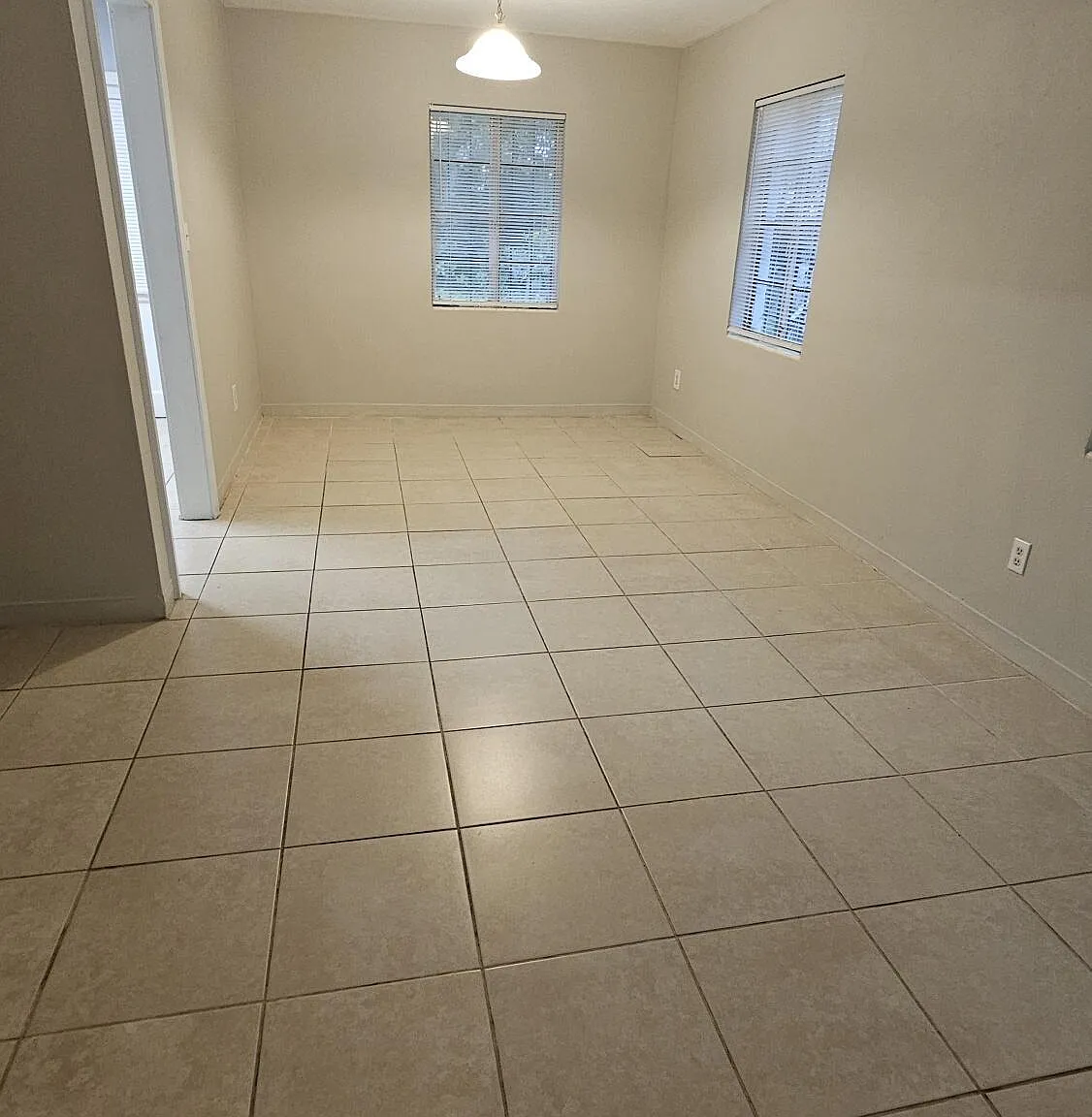 2 bed, 1.0 bath, 894 sqft, $975 — Photo 3