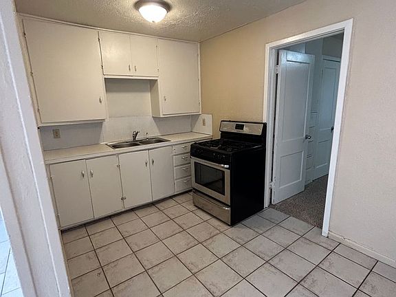 4th image of 1809 NW Lawton Ave