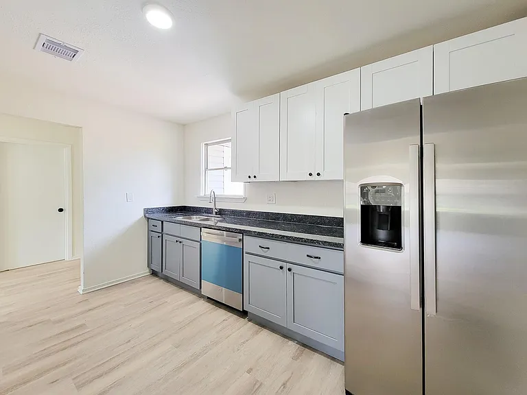 301 Cypress St — Photo 19