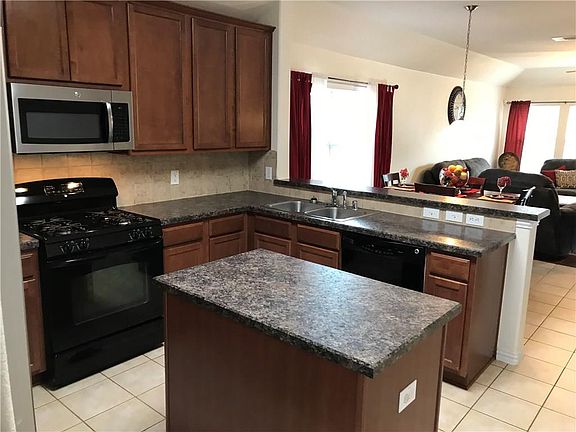 4th image of 1028 Villa Paloma Blvd