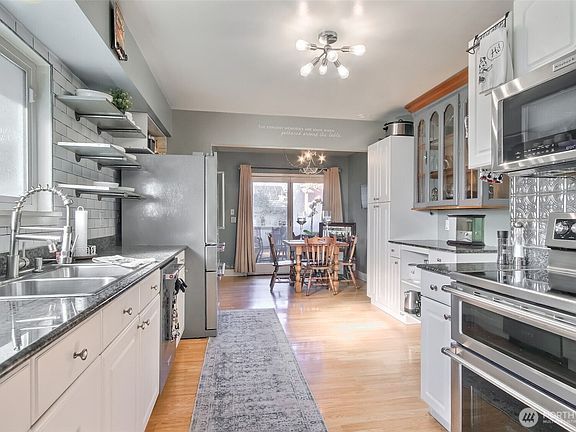 3rd image of 424 2nd Street NW