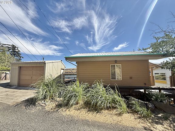 3rd image of 376 Fallbridge Rd