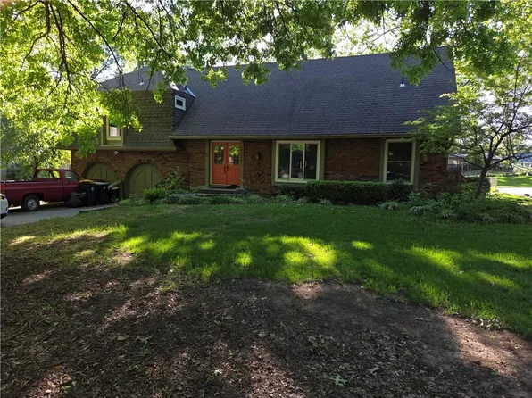 12836 Saint Andrews Dr, Kansas City, MO 64145