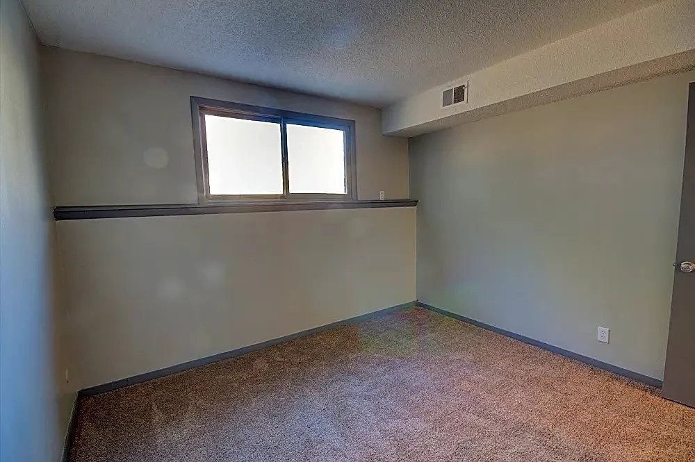 2 bed, $1,050 — Photo 3
