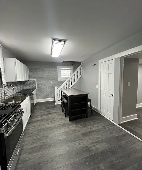 1112 E Colvin St — Photo 5
