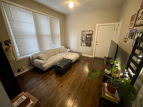2nd image of 946 N California Ave APT 1R