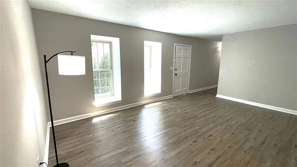 3091 Colonial Way — Photo 1