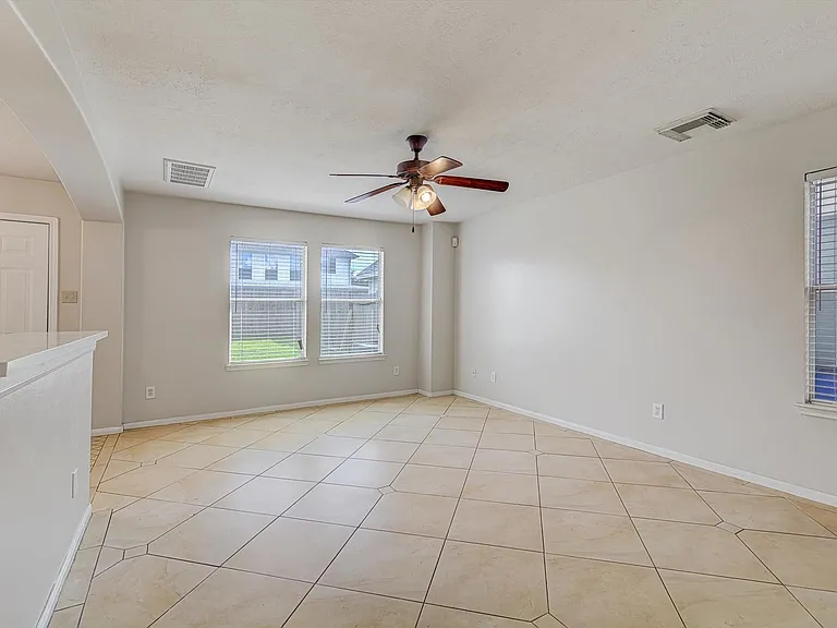 13983 Maximos Dr — Photo 6