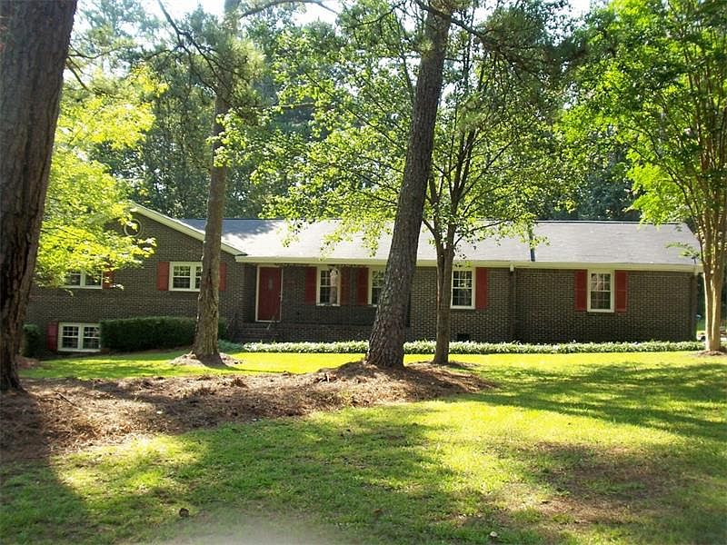 1st image of 2836 Lanier Dr