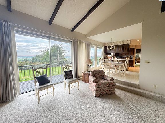 4th image of 808 Skyline Dr