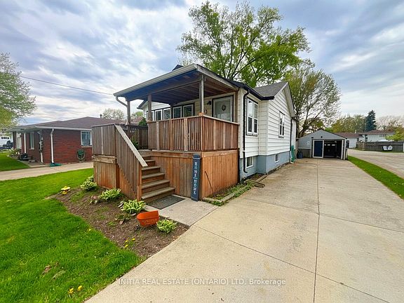 3rd image of 993 Murphy Rd W