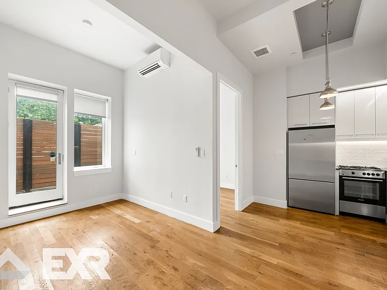 418 Lexington Ave #1E — Photo 8
