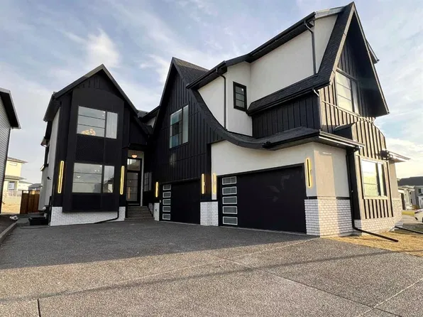16 SW Rockcliff Hl NW, Calgary, AB T3G 0G6