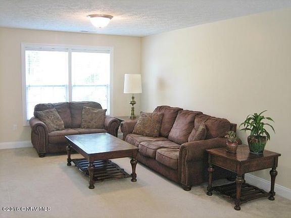 5th image of 260 Robin Hood Dr