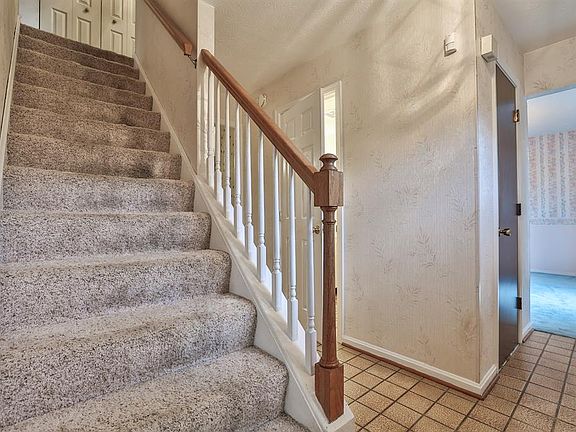 5th image of 748 Meadow Wood Dr