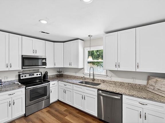 5th image of 7 Burns Cir