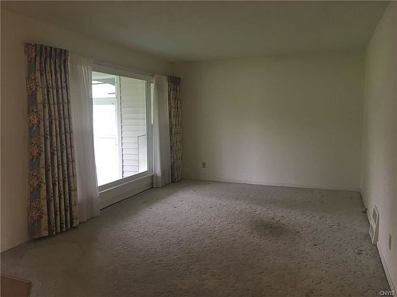 5th image of 401 Northfield Way